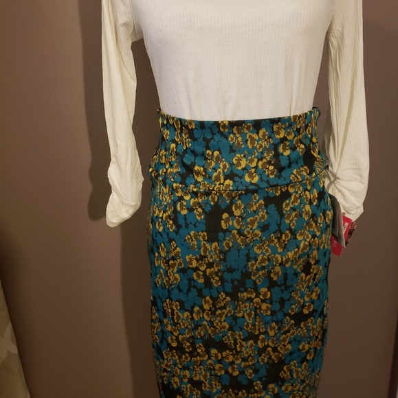 LULAROE CASSIE SKIRT - Picture 3 of 3